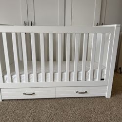 DaVinci 3 in 1 convertible white crib unused still new with storage drawer