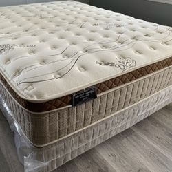 Queen Organic Cloud Edition Europillow Top 12inch Mattress!!