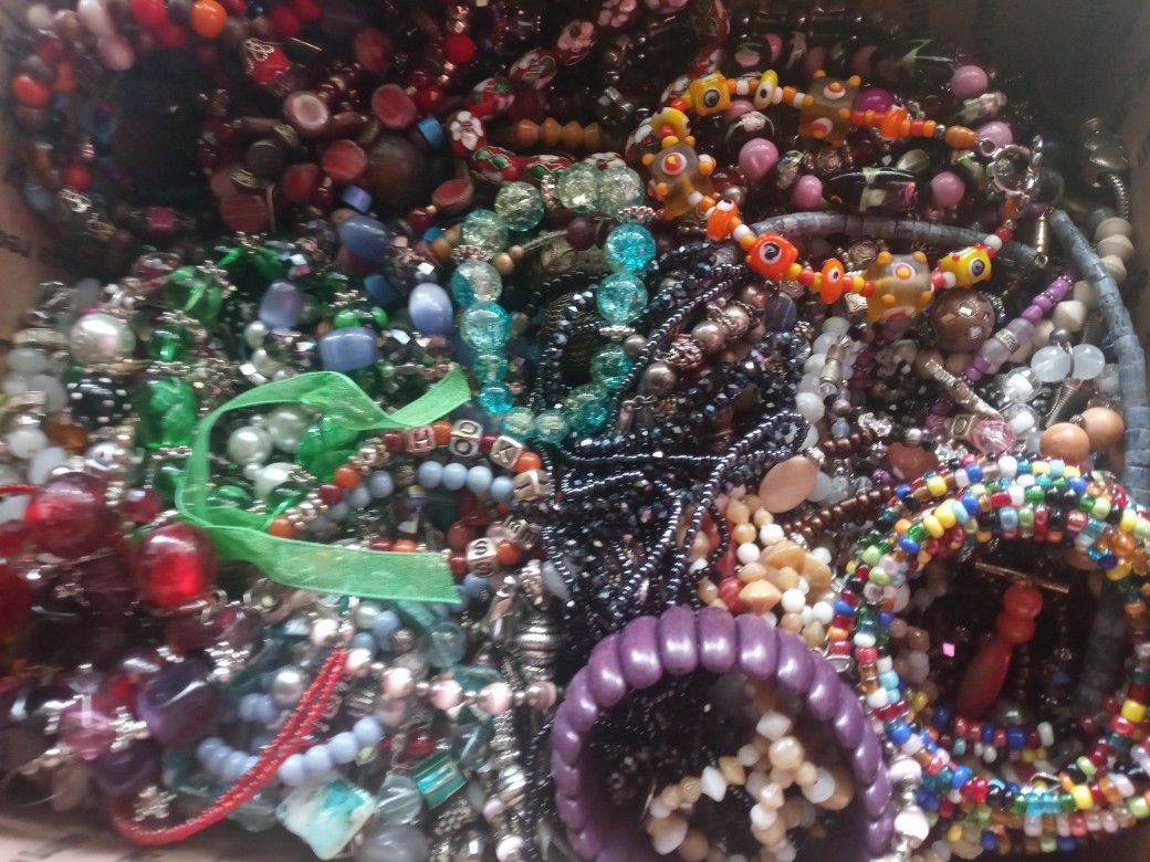 Med Box Glass And Some Shelk Jewelry