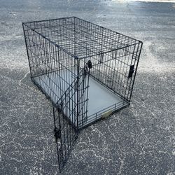 36x22x24in Large Black Metal Single Door You & Me Dog Pet Animal Cage Containment Crate! Perfect for dogs 40-70lb. Good Condition!