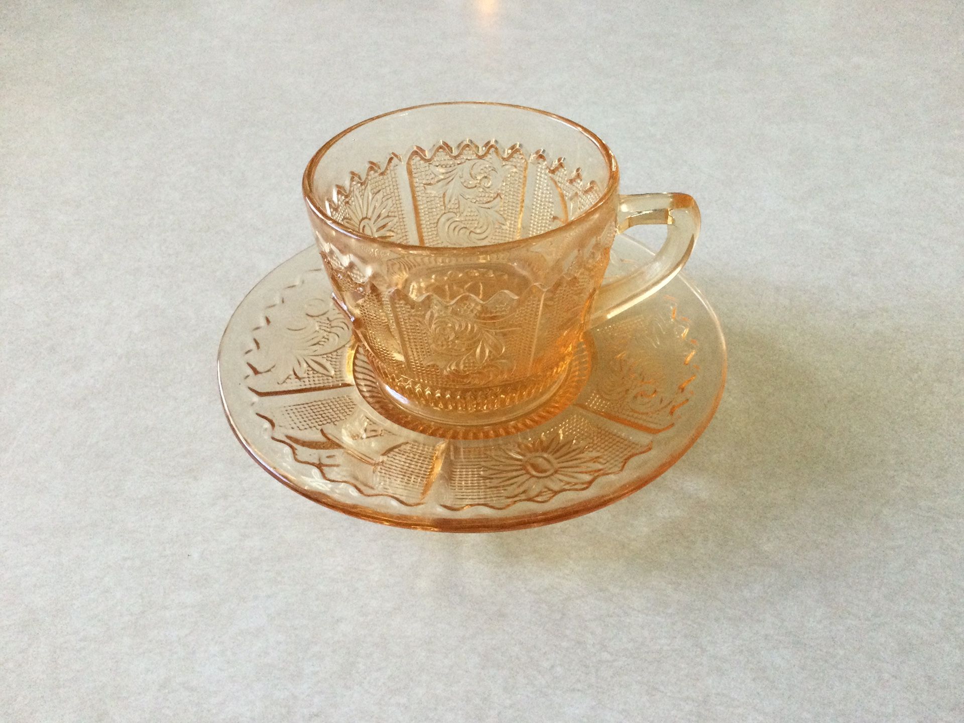 INDIANA GLASS COMPANY - SET OF EIGHT CUPS AND SAUCERS