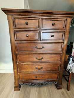 FREE 6 Drawer Solid Wood Dresser