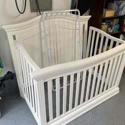 White solid wood Baby Crib