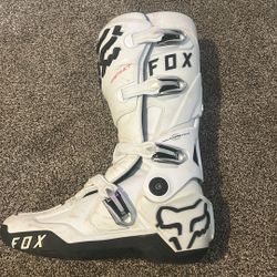 White fox instincts size 11
