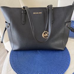 Black Michael Kors Tote