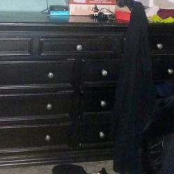 Nice Extra Large Dresser and Nite Stand 