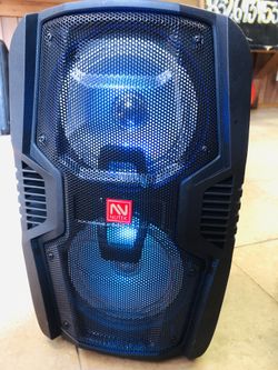 Equipo recargable con dos bocinas de 6.5” // portable Bluetooth speaker with two 6.5” woofers