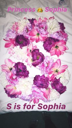 Custom-made flower 🌺 letter decals