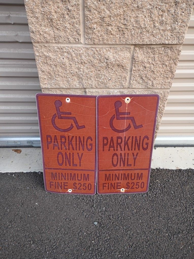 Handicap parking sign with minimum fine $250 (Reflective by lighting)