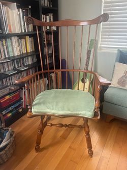 Leopoldo Stickly Hudson Chair in Cherry Wood