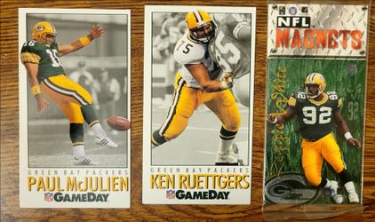 Three vintage Green Bay Packers collectibles football cards