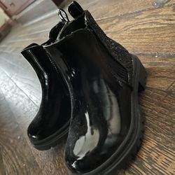 8m Boots
