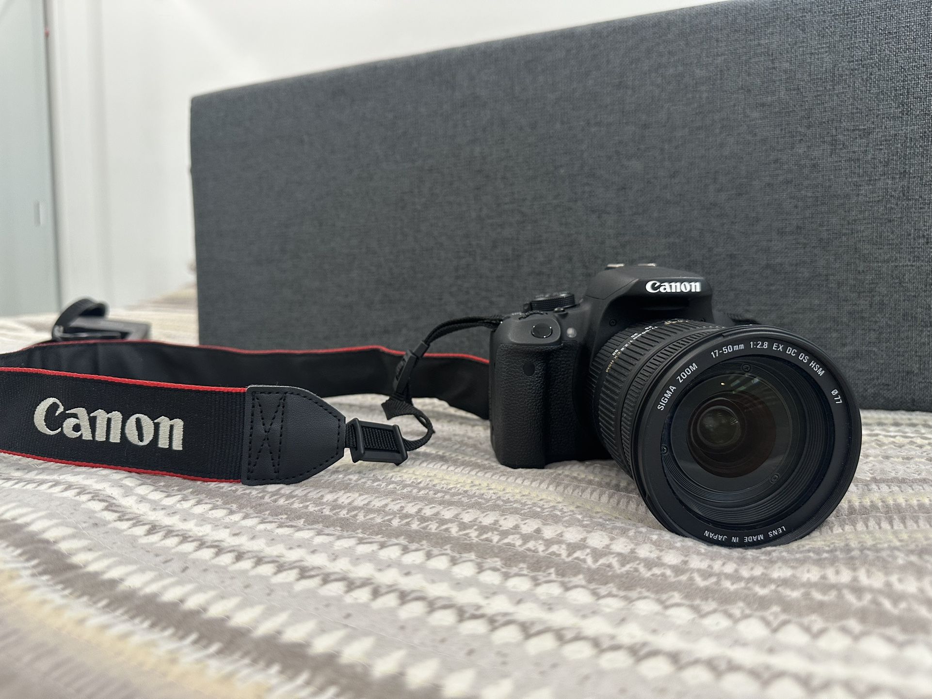 Canon EOS Rebel T5i DSLR Bundle – Excellent Condition – Sigma + Canon Lens