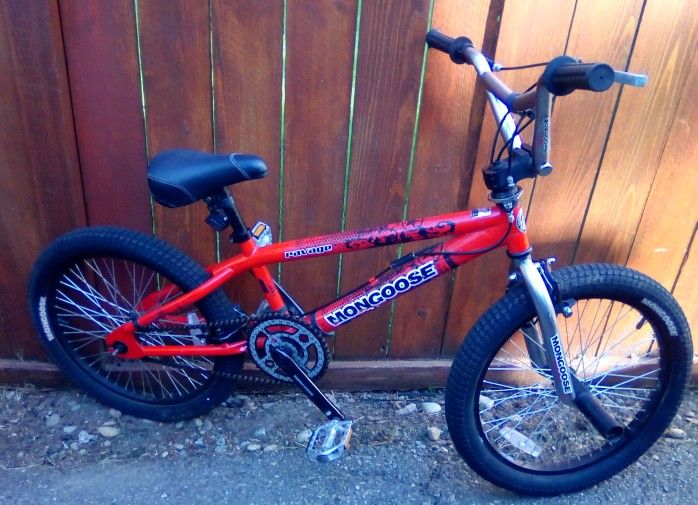 Boys BMX Mongoose Ravage BMX Bike ExcellentCondition
