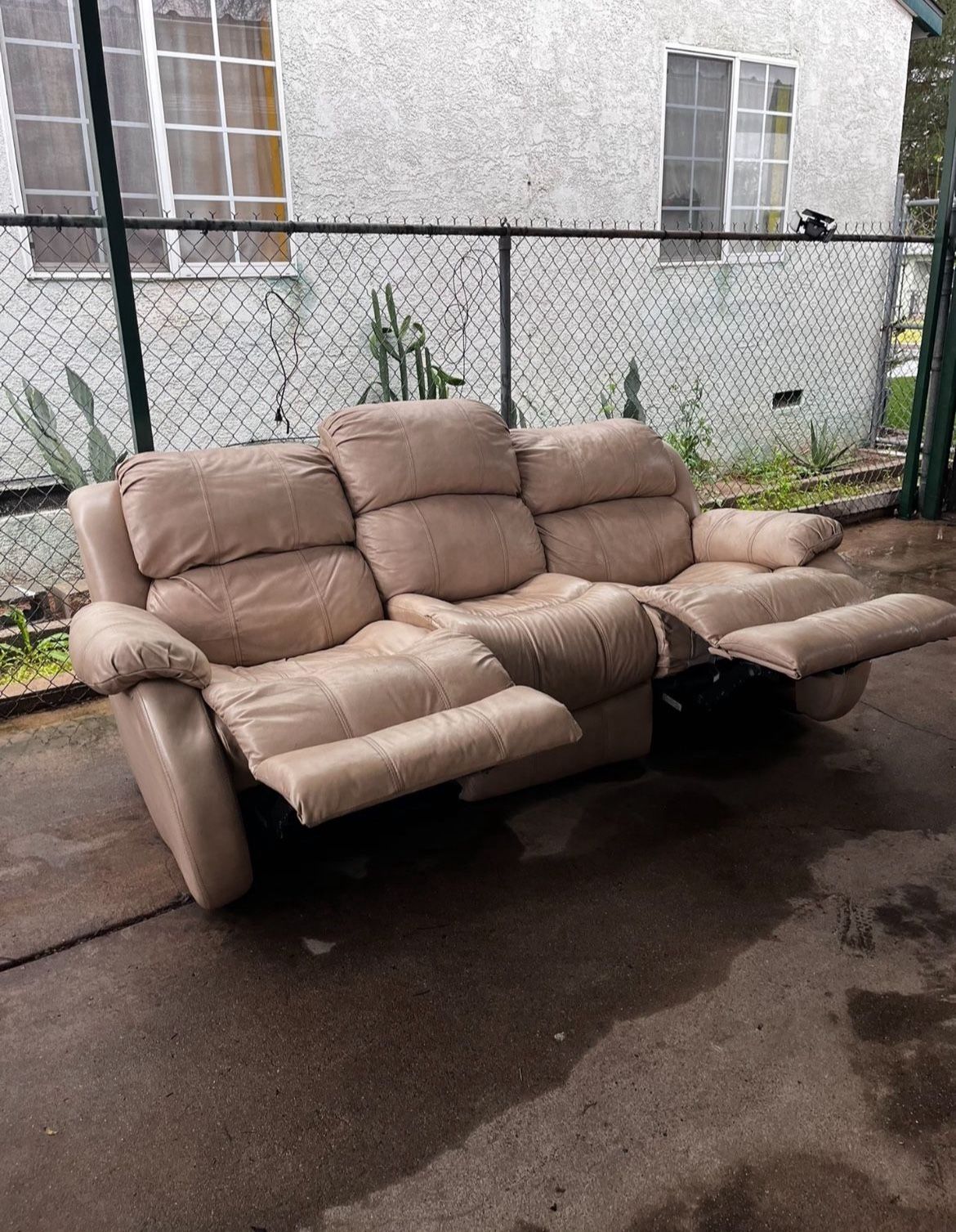 Beige 3 Seater Reclining Couch 🚚 Free Delivery Great condition couch working recliners, no stains or rips, tears. For free delivery. 🚚 Measureme