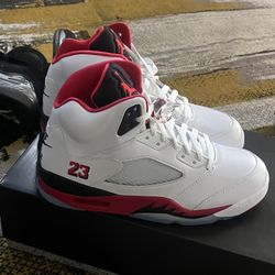 Jordan 5 Black Tongue Size 9.5