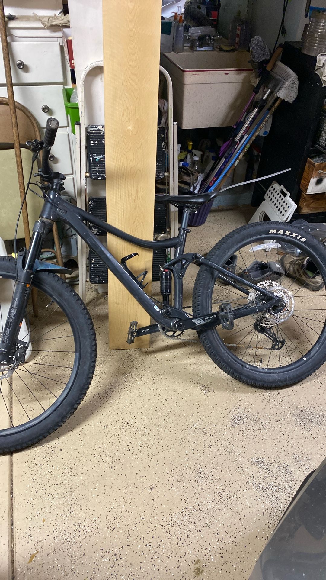 Giant Black Full Suspension Mountain Bike