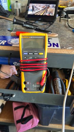 Fluke 179 True RMS Multimeter with Test Leads