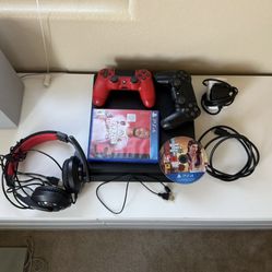 Sony PlayStation 4 500GB Console In  Mint Condition With A Bunch Of Accessories 