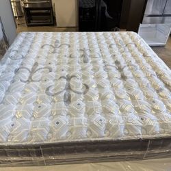 SALE 💥King Mattress Stearns And Foster ESTATE FIRM