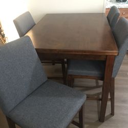 Table Set W/ 4 Cushioned Chairs