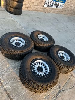 KMC 17x8.5 6x139.7 and used tires 35 inch