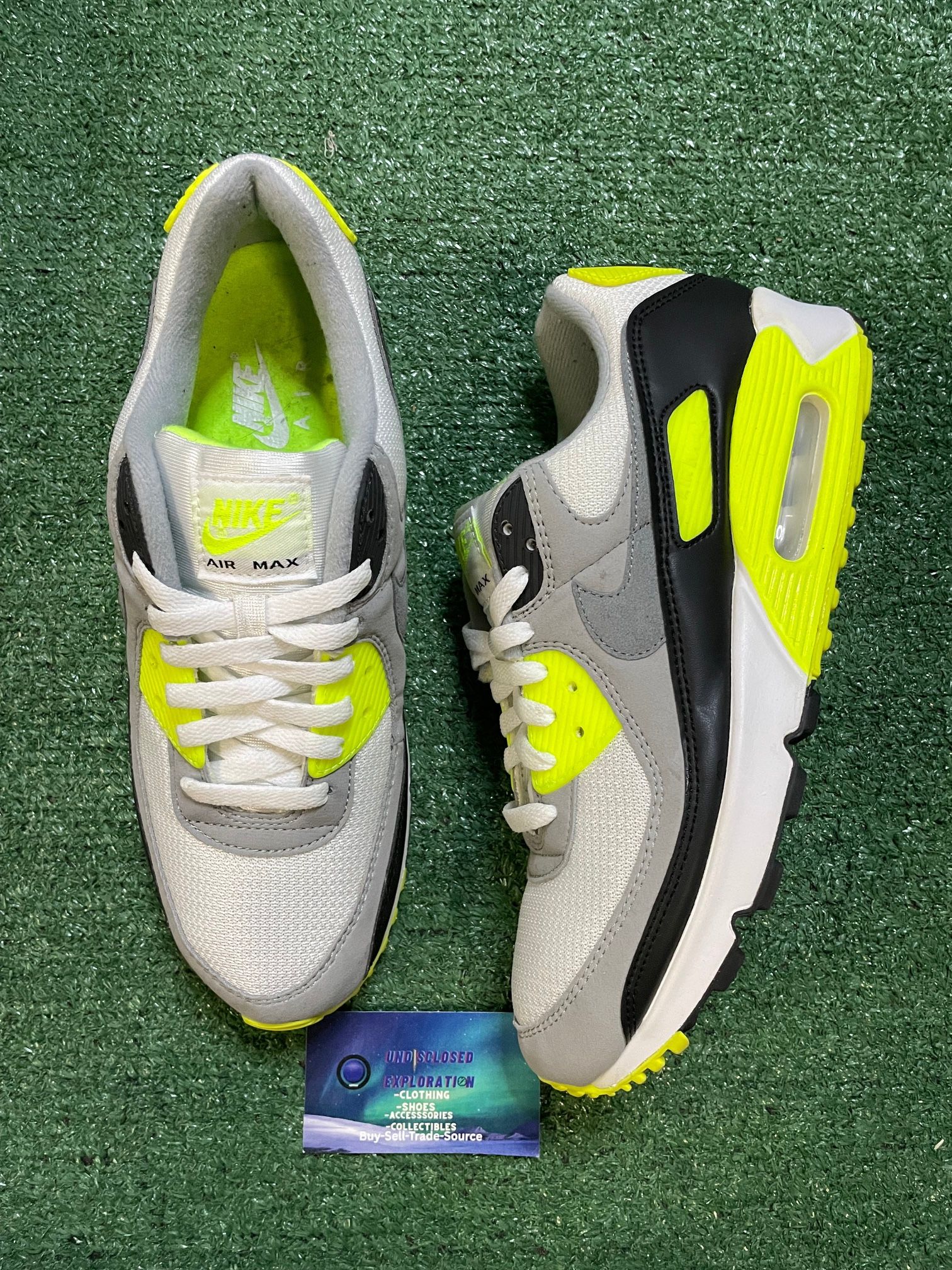 Nike Air Max 90 volt size 10men/11.5women