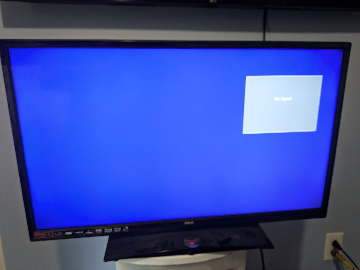 RCA 32 Inch HD Disk Player Combo Tv