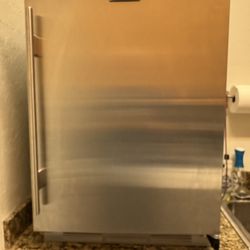 Sub-Zero model 424 wine storage