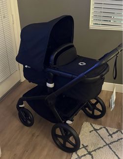 Bugaboo Fox 5 Stroller with Bassinet in Black and Extra Beige Canopy