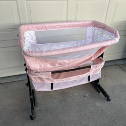 Baby crib (light weight/mobile. Has wheels)