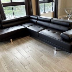 FREE DELIVERY (Natuzzi Sectional)