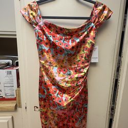 Vestido de la marca GUESS