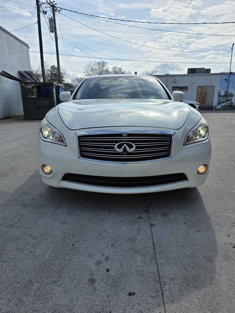 2012 Infiniti M37