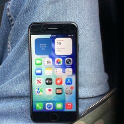 iPhone SE 64gb Unlocked 