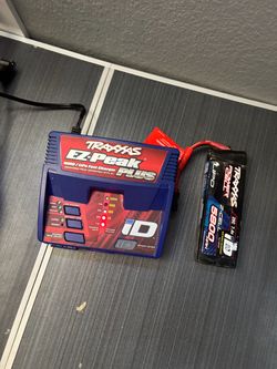 TRAXXAS charger and battery New