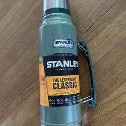 New Without Tags Stanley Legendary classic Bottle  Green 