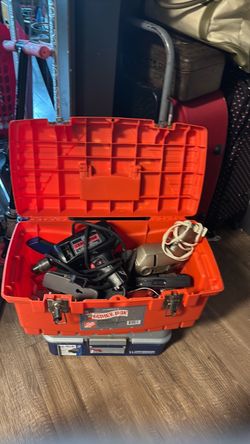 Caja de Erramientas con dos taladro.  $50