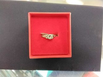 Yellow Gold 14k (.585) 3.2 grams Size 5