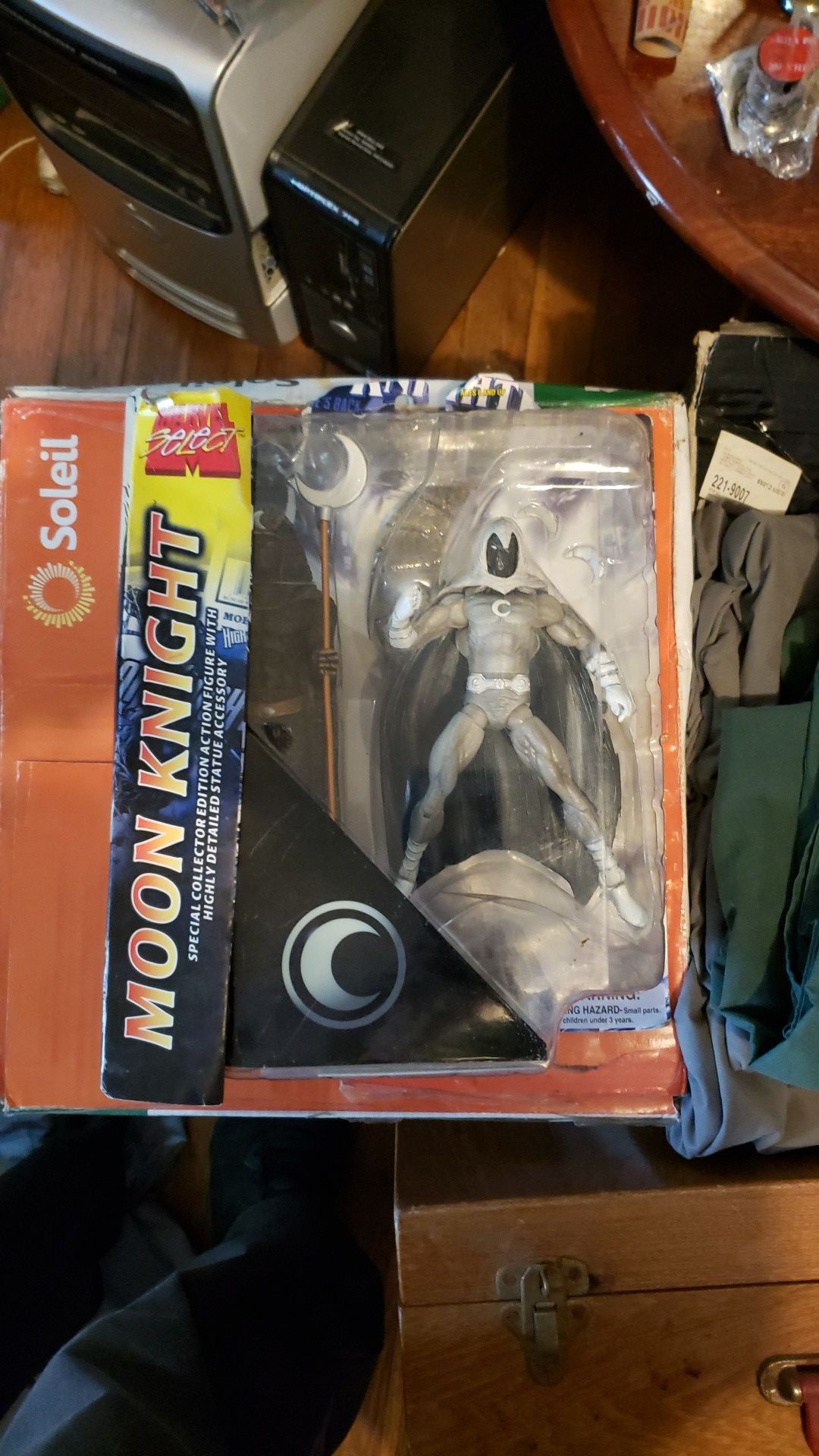 Marvels select moon night special collector's action figure with highly detailed statue accessory