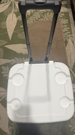 Igloo, 60 quart wheeled cooler