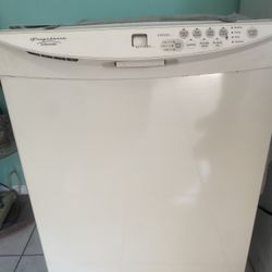 Almond  Dishwasher good condition 