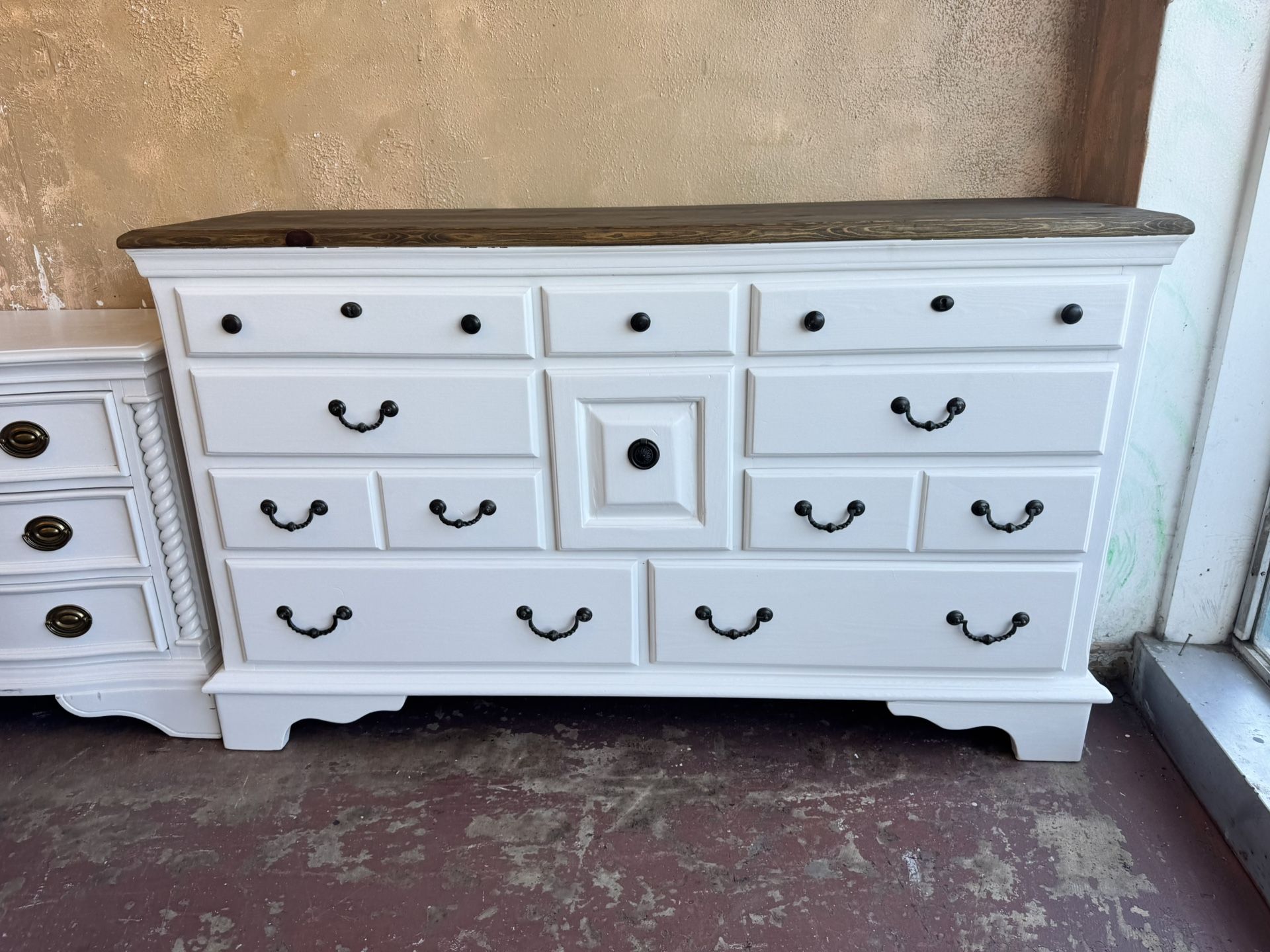 Stunning 10 Drawer Dresser