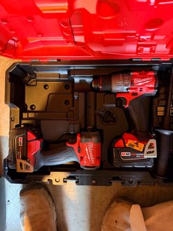 Milwaukee drill set