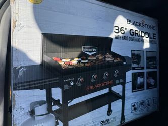 New Blackstone 36" Griddle with Hard Cover and Folding Shelves