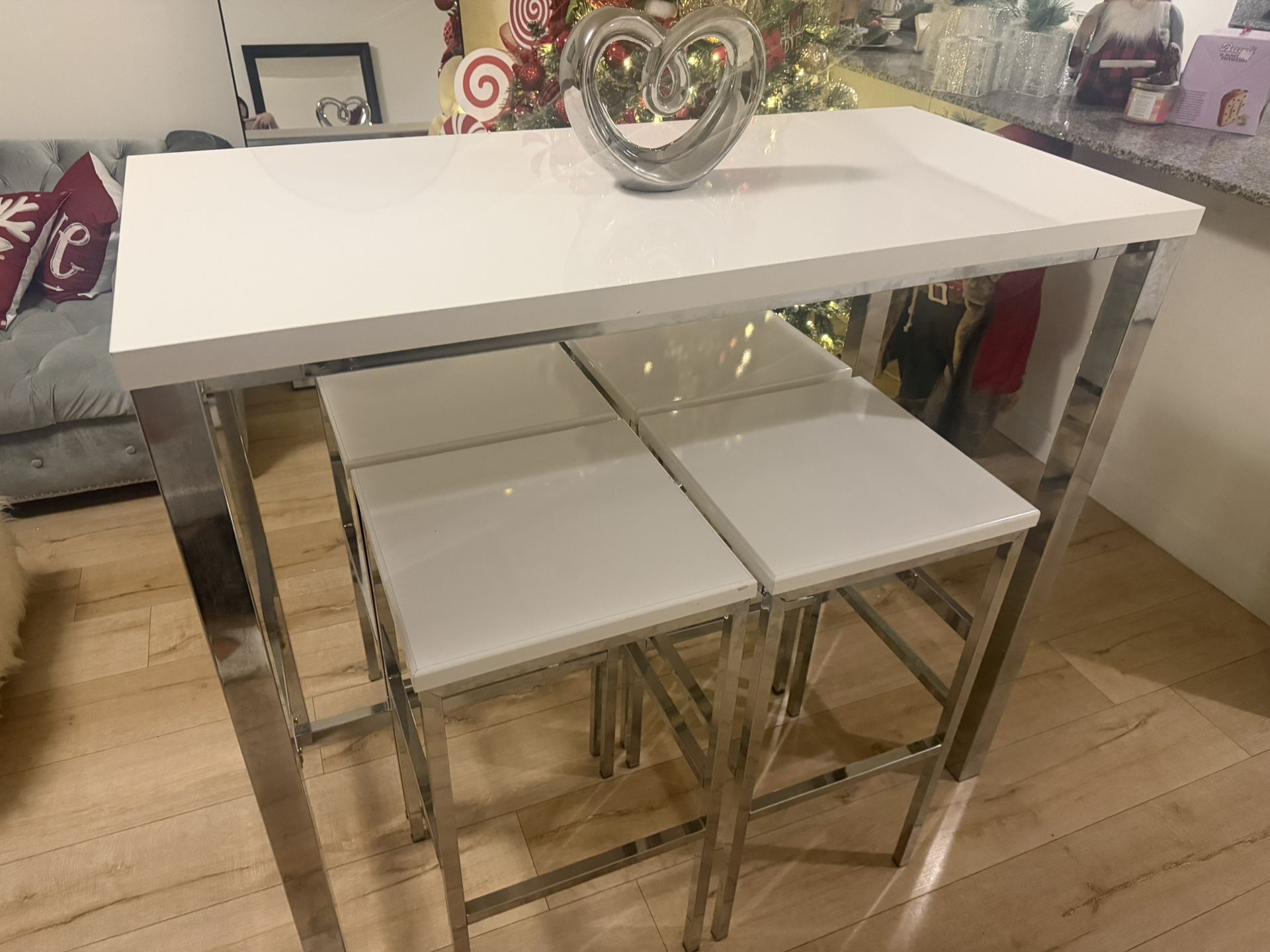 Dining Table/Mesa De Comedor