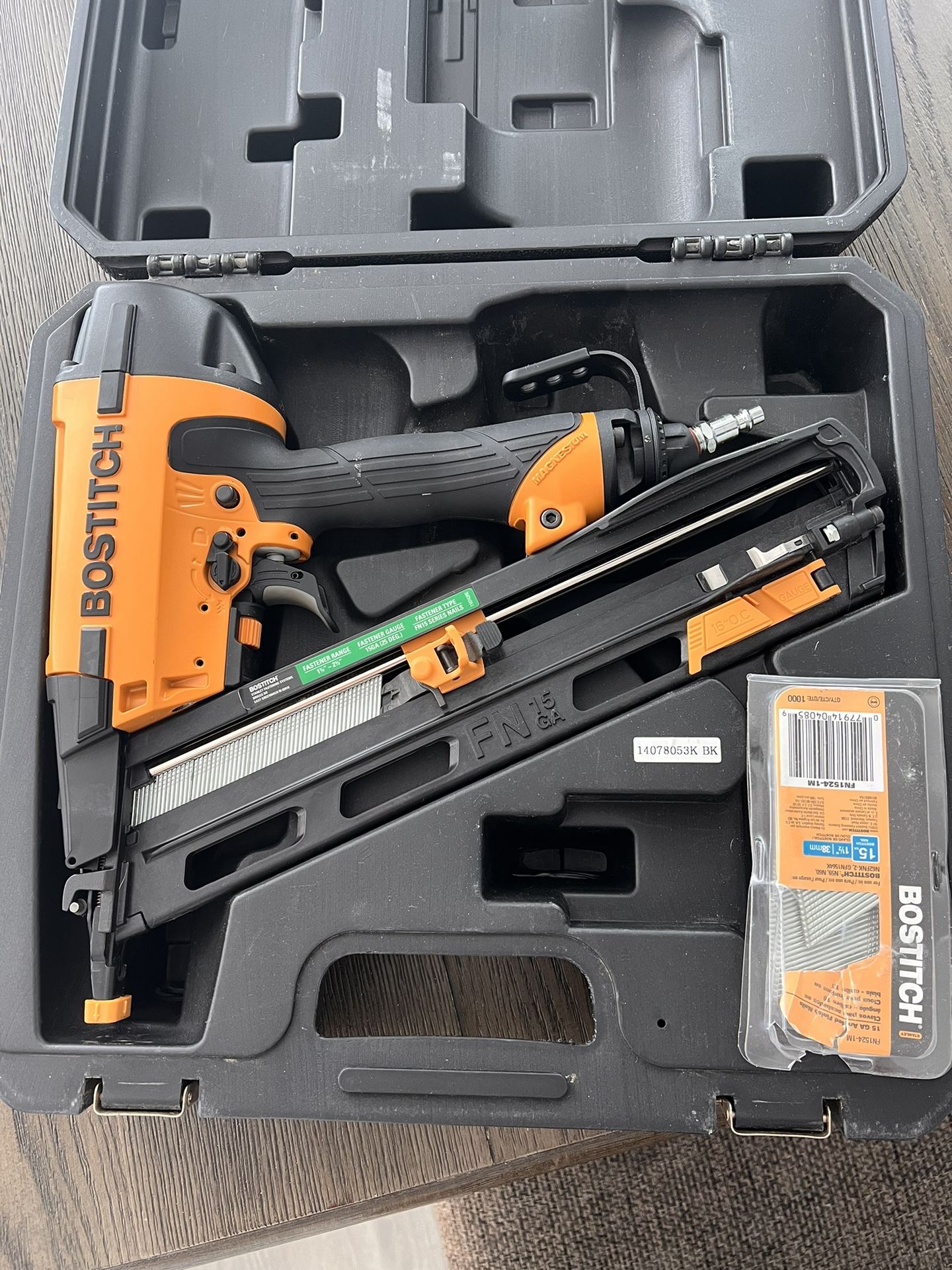 BOSTITCH 2.5 gauge pneumatic finish nailer
