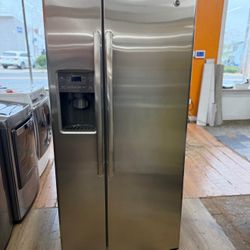 Ge refrigerator 33 inch ice and water good