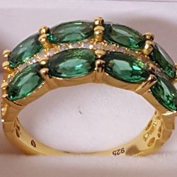 Gorgeous Vermeil 925 sterling silver, covered in 14k gold, green CZ Diamonds, 3.46grs Sz7
