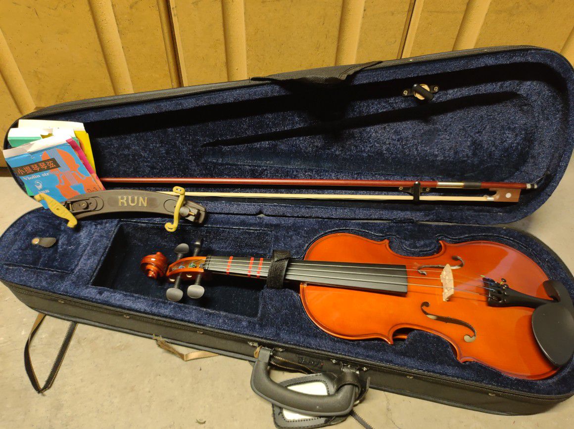 eMedia My Violin 3/4 Size with Case & Chin Rest + Accessories  Starter Set!